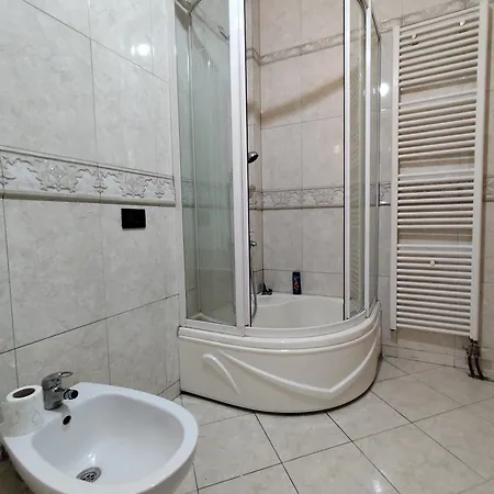 Vandrerhjem Albania Tirana