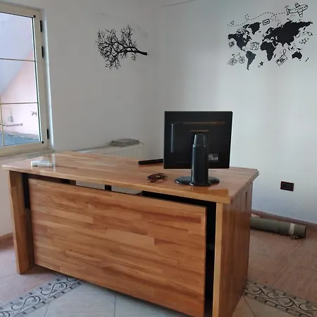 Vandrerhjem Albania Tirana